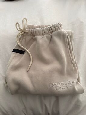 Fear of God ESSENTIALS men’s size M sweatpants Light taupe or sand